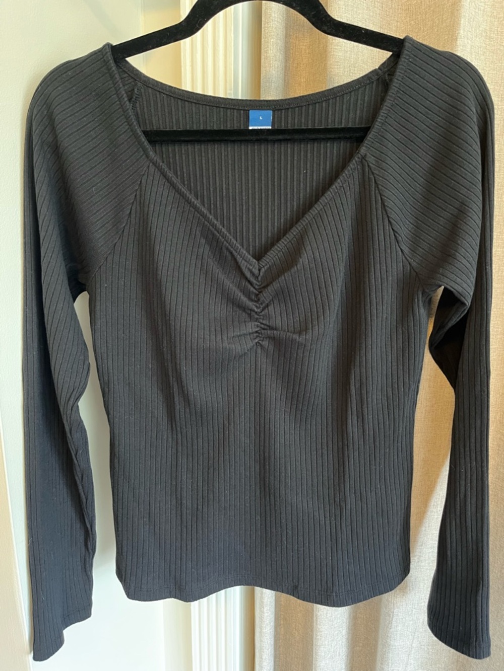 Old Navy Ribbed Long-Sleeve V-Neck Top - Black